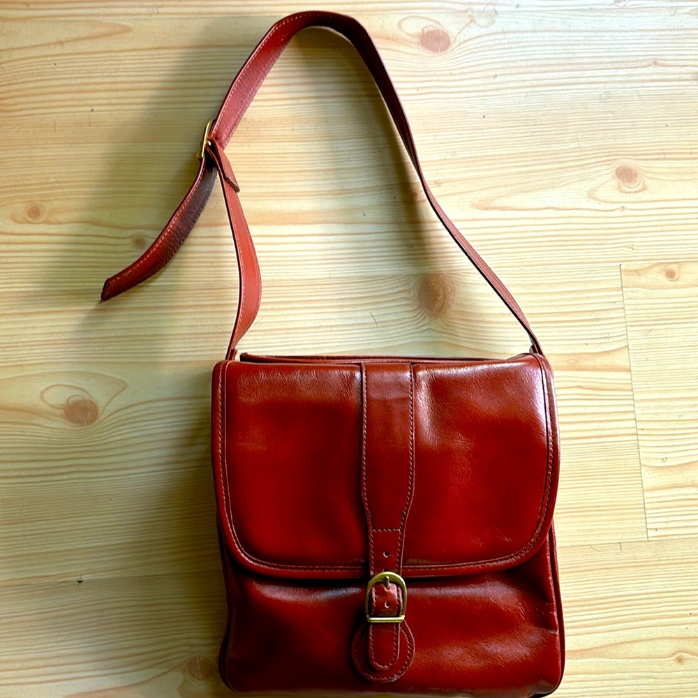 SAS GENUINE LEATHER SHOULDER BAG